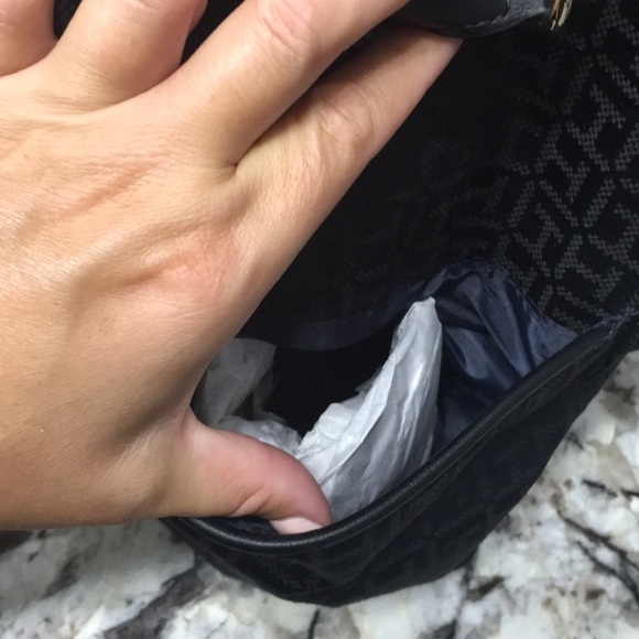 Tommy Hilfiger Bag - Picture 6 of 8